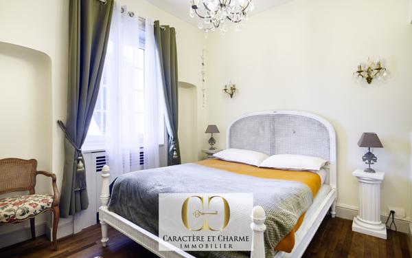 Sarlat-la-Canéda (24200) Sarlat centre. Propriété prestige. Maison principale + 4 gîtes indépendants.