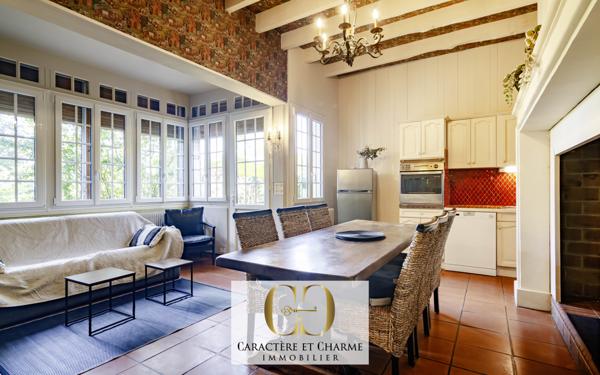 Sarlat-la-Canéda (24200) Sarlat centre. Propriété prestige. Maison principale + 4 gîtes indépendants.