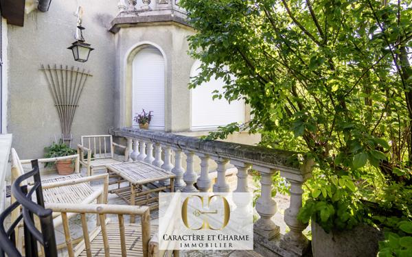 Sarlat-la-Canéda (24200) Sarlat centre. Propriété prestige. Maison principale + 4 gîtes indépendants.