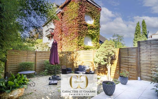 Sarlat-la-Canéda (24200) Sarlat centre. Propriété prestige. Maison principale + 4 gîtes indépendants.