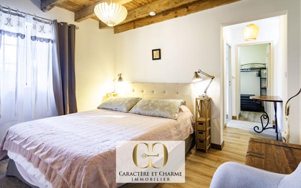 Sarlat-la-Canéda (24200) Sarlat centre. Propriété prestige. Maison principale + 4 gîtes indépendants.