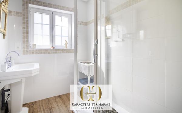 Sarlat-la-Canéda (24200) Sarlat centre. Propriété prestige. Maison principale + 4 gîtes indépendants.