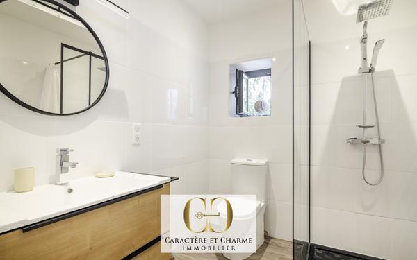 Sarlat-la-Canéda (24200) Sarlat centre. Propriété prestige. Maison principale + 4 gîtes indépendants.