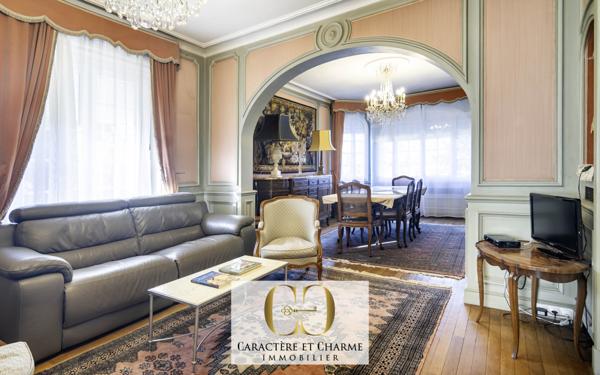 Sarlat-la-Canéda (24200) Sarlat centre. Propriété prestige. Maison principale + 4 gîtes indépendants.