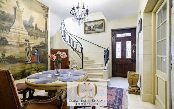 Sarlat-la-Canéda (24200) Sarlat centre. Propriété prestige. Maison principale + 4 gîtes indépendants.