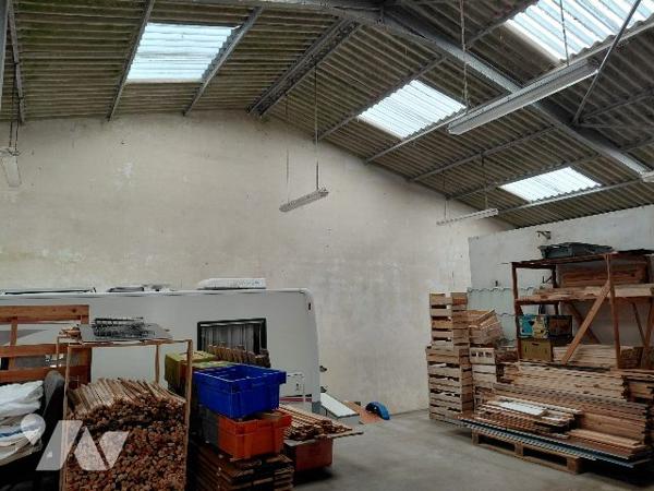 BATIMENT DE STOCKAGE - 250 M² - SAINT-HILAIRE