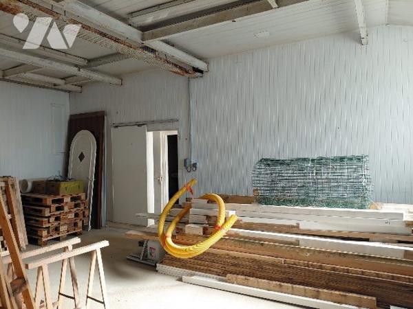 BATIMENT DE STOCKAGE - 250 M² - SAINT-HILAIRE