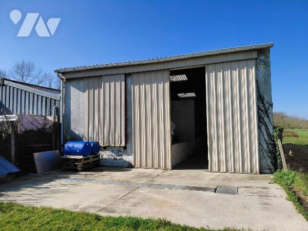 BATIMENT DE STOCKAGE - 250 M² - SAINT-HILAIRE