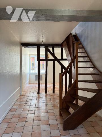 Duplex 3 Pièces ? 76 m² en Plein C?ur de Troyes

Idéalement situé à deux pas de la rue Emile ...