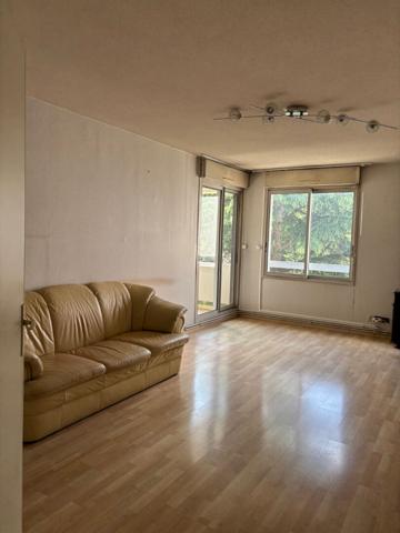 ROSERAIE /BONNEFOY APPARTEMENT T 3 AVEC PARKING AERIEN PRIVATIF ET CELLIER