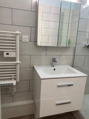 ROSERAIE /BONNEFOY APPARTEMENT T 3 AVEC PARKING AERIEN PRIVATIF ET CELLIER