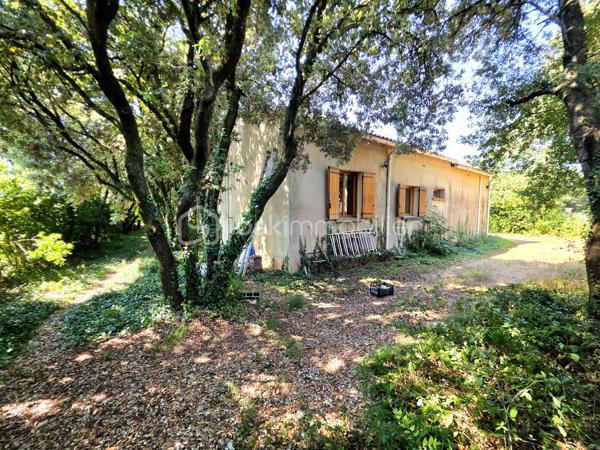 Mickaël Gaudissard vous propose cette villa Plain pied de 120 m² habitable construite en 1988 sur une parcelle close de 1 200 m².

Située en impasse dans un secteur calme sur les hauteurs de Donzère,  cette batisse à rafraichir se compose d'une entrée qui dessert la cuisine de 12 m² à équiper avec accés au garage, un sejour de 40 m² orienté plein sud avec poele à Bûche.

Une salle de bain de 6.5 m² avec baignoire et double vasque, un WC Indépendant. 

Coté nuit, 3 chambres de 10 m², 14 m² et 17 m² avec mezzanine de 9.5 m² pour la plus grande et dressing.

En sous sol un garage de 28 m².

La Parcelle arborée vous permet de profiter d'un espace ombragé sur la terrase de 25 m² plein sud.


Pompe à chaleur Air / Eau pour le chauffage au sol.
Cheminée 3 positions.
Ballon d'eau chaude electrique.
Double vitrage bois.
Fibre optique.
Assainissement individuel (fosse septique non conforme mais possibilité de raccordement au tout à l'égout, regard déja pret à etre raccordé).
Comble aménageable. 
Portail électrique.
DPE classe C
Foncier : 1 440 € / An

Info contact : Mickaël Gaudissard  / 06 40 52 43 96