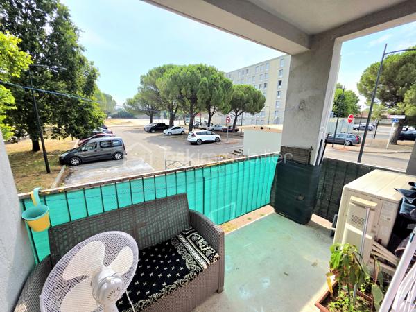 Mickaël GAUDISSARD vous propose, en rée de chaussée, cet appartement de 68 m² carrez au sein d'une copropriété des années 70.

Il se compose d'une cuisine équipée avec four, micro onde, plaque de cuisson, hotte aspirante, lave vaisselle.
Le double séjour orienté plein Est bénéficie d'un balcon.
2 chambres dont une avec balcon.
Salle d'eau avec douche et loggia.
Nombreux rangements dans le couloir.
Cave privative dans l'immeuble

Climatisation réversible dans la chambre est et le séjour.
Chauffage collectif / Double vitrage / VMC / Fibre optique.
Revêtements de sol et peinture récente.
Charges de copropriété : 120 € / Mois (Eau froide, chauffage, entretien et électricité des communs, entretien des espaces verts)
Taxe foncière : 850 € / An

Stationnement commune au pied de l'immeuble

A proximité immédiates des commodités, écoles et collèges.

Info contact : Mickaël GAUDISSARD / 06 40 52 43 96