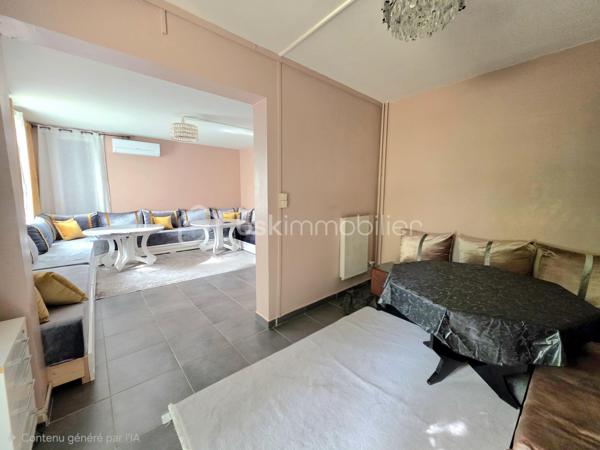 Mickaël GAUDISSARD vous propose, en rée de chaussée, cet appartement de 68 m² carrez au sein d'une copropriété des années 70.

Il se compose d'une cuisine équipée avec four, micro onde, plaque de cuisson, hotte aspirante, lave vaisselle.
Le double séjour orienté plein Est bénéficie d'un balcon.
2 chambres dont une avec balcon.
Salle d'eau avec douche et loggia.
Nombreux rangements dans le couloir.
Cave privative dans l'immeuble

Climatisation réversible dans la chambre est et le séjour.
Chauffage collectif / Double vitrage / VMC / Fibre optique.
Revêtements de sol et peinture récente.
Charges de copropriété : 120 € / Mois (Eau froide, chauffage, entretien et électricité des communs, entretien des espaces verts)
Taxe foncière : 850 € / An

Stationnement commune au pied de l'immeuble

A proximité immédiates des commodités, écoles et collèges.

Info contact : Mickaël GAUDISSARD / 06 40 52 43 96