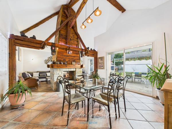 Maison familiale avec piscine, jacuzzi, dépendance de 70 m² et vaste sous-sol