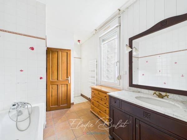 Maison familiale avec piscine, jacuzzi, dépendance de 70 m² et vaste sous-sol