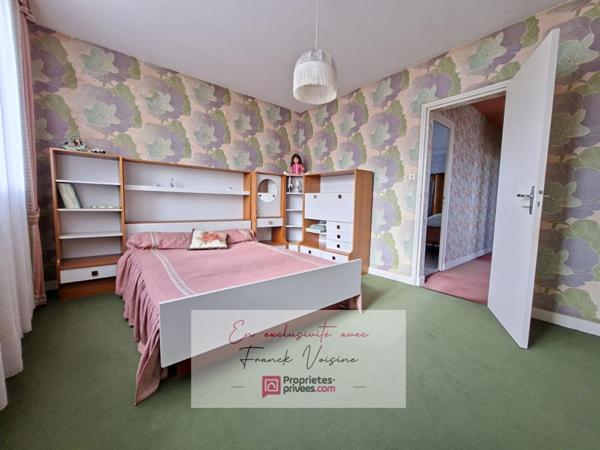 A VENDRE en Exclusivité aux Herbiers, Maison de 140 m2 avec 4 Chambres et 1 bureau sur un terrain constructible de 1700 m2 env