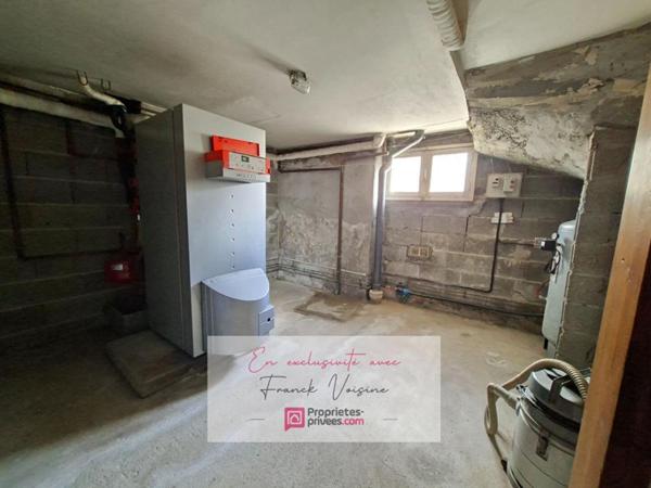A VENDRE en Exclusivité aux Herbiers, Maison de 140 m2 avec 4 Chambres et 1 bureau sur un terrain constructible de 1700 m2 env