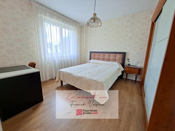 A VENDRE en Exclusivité aux Herbiers, Maison de 140 m2 avec 4 Chambres et 1 bureau sur un terrain constructible de 1700 m2 env