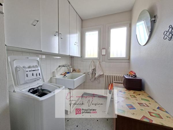 A VENDRE en Exclusivité aux Herbiers, Maison de 140 m2 avec 4 Chambres et 1 bureau sur un terrain constructible de 1700 m2 env
