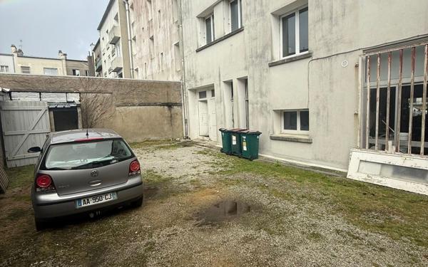 Stationnement à louer    Brest