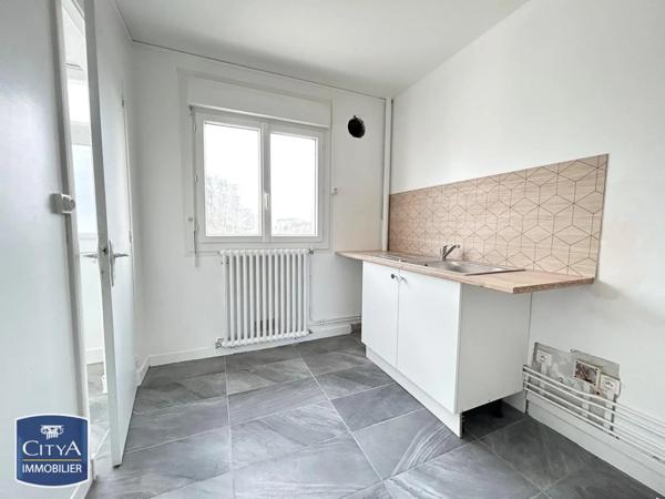 Appartement à louer 4 pièces 72.01m² Saint-Pierre-des-Corps (37700)