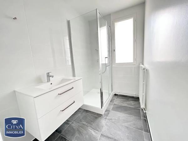 Appartement à louer 4 pièces 72.01m² Saint-Pierre-des-Corps (37700)