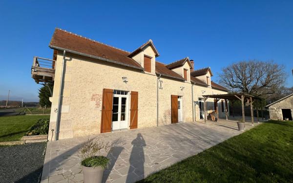 Maison à vendre    5 pièces • 206 m2 Chémery