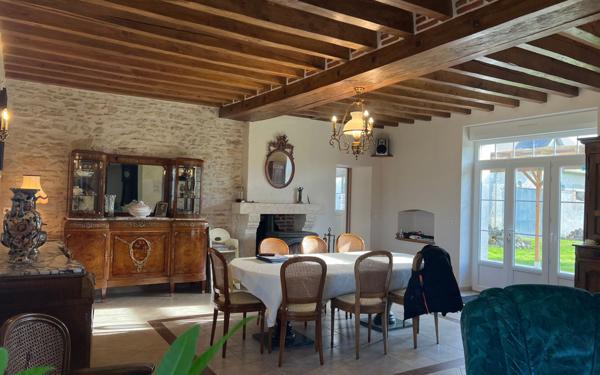 Maison à vendre    5 pièces • 206 m2 Chémery