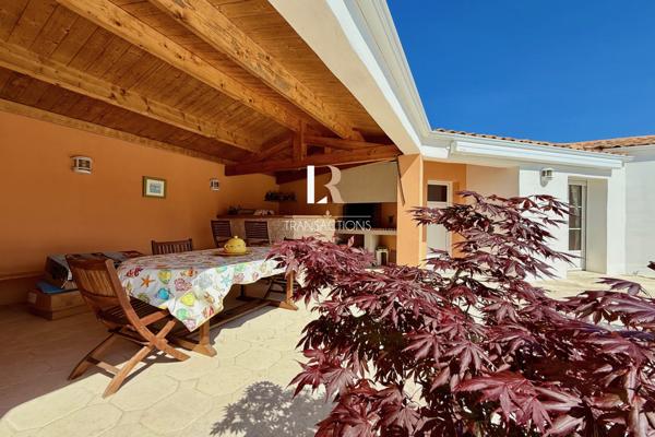 La Rochelle (17000) Lagord - Maison de plain pied sur jolie parcelle avec piscine, garage et stationnements