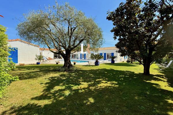 La Rochelle (17000) Lagord - Maison de plain pied sur jolie parcelle avec piscine, garage et stationnements