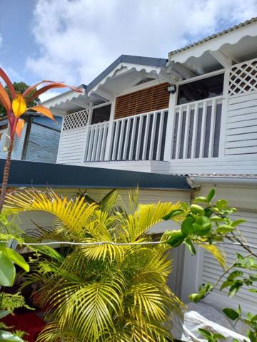 Maison en triplex dans un petit lotissement au prix de 160000 à Les Abymes 97139 Guadeloupe