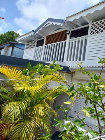Maison en triplex dans un petit lotissement au prix de 160000 à Les Abymes 97139 Guadeloupe