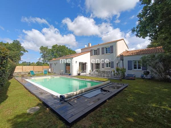 Maison à Aizenay, 85190 - 6 pièces 147m²