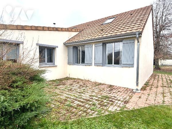AU CŒUR D’UN VILLAGE DE LA BEAUCE  ALNELOISE
MAISON 6 PIECES 140m² UTILISABLES SUR 879m² CLOS