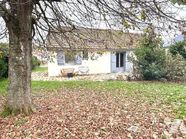 AU CŒUR D’UN VILLAGE DE LA BEAUCE  ALNELOISE
MAISON 6 PIECES 140m² UTILISABLES SUR 879m² CLOS