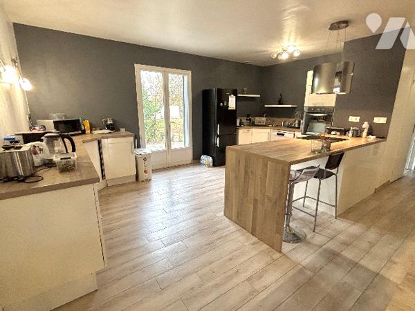AU CŒUR D’UN VILLAGE DE LA BEAUCE  ALNELOISE
MAISON 6 PIECES 140m² UTILISABLES SUR 879m² CLOS