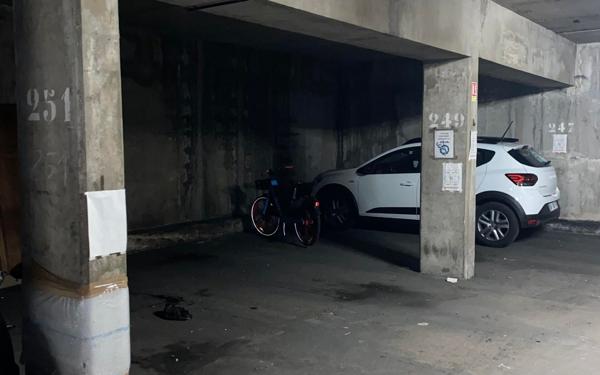 Stationnement à louer    10 m2 Paris 19