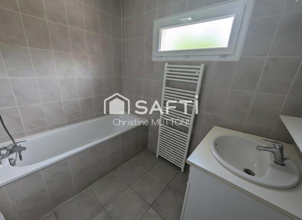 Rumilly T3 de 72 m2  refait à NEUF ! Avec terrasse, cave, garage, et place de parking privative !