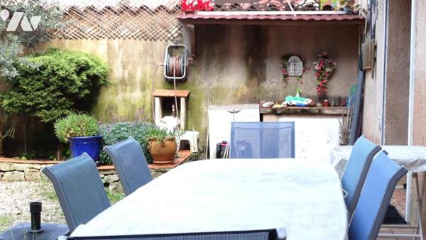 MAISON CENTRE VILLE AVEC GARAGE ET JARDIN A SAINT-MAXIMIN