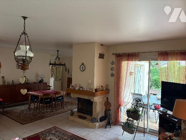 TOURNON Nord-Très belle villa de 161m² sur les hauteurs avec vue dégagée sur une parcelle de 1099m².