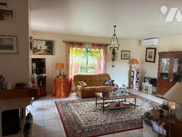 TOURNON Nord-Très belle villa de 161m² sur les hauteurs avec vue dégagée sur une parcelle de 1099m².