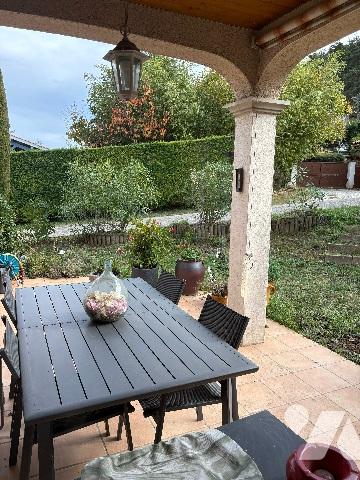 TOURNON Nord-Très belle villa de 161m² sur les hauteurs avec vue dégagée sur une parcelle de 1099m².