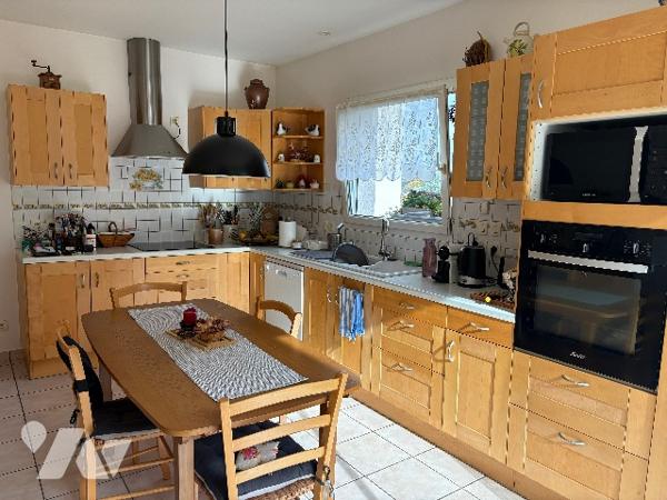 TOURNON Nord-Très belle villa de 161m² sur les hauteurs avec vue dégagée sur une parcelle de 1099m².