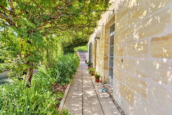 Maison bourgeoise de 237 m² avec piscine