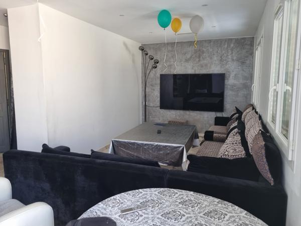 Gignac-la-Nerthe (13180) Maison composé de 2 logements au centre ville