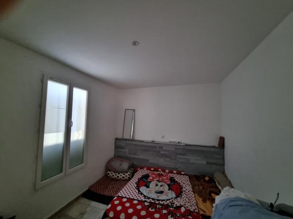 Gignac-la-Nerthe (13180) Maison composé de 2 logements au centre ville