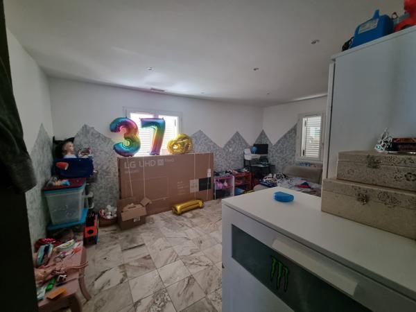 Gignac-la-Nerthe (13180) Maison composé de 2 logements au centre ville