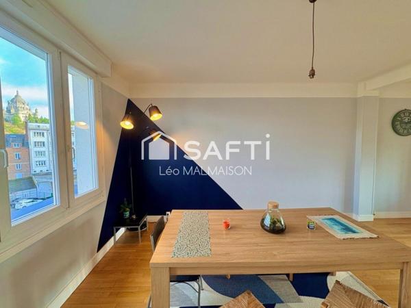 Vrai espace de réception, élégant et vivant