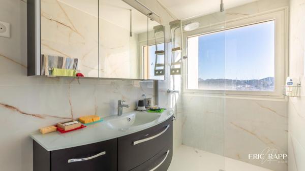 Superbe F3 avec belle vue mer